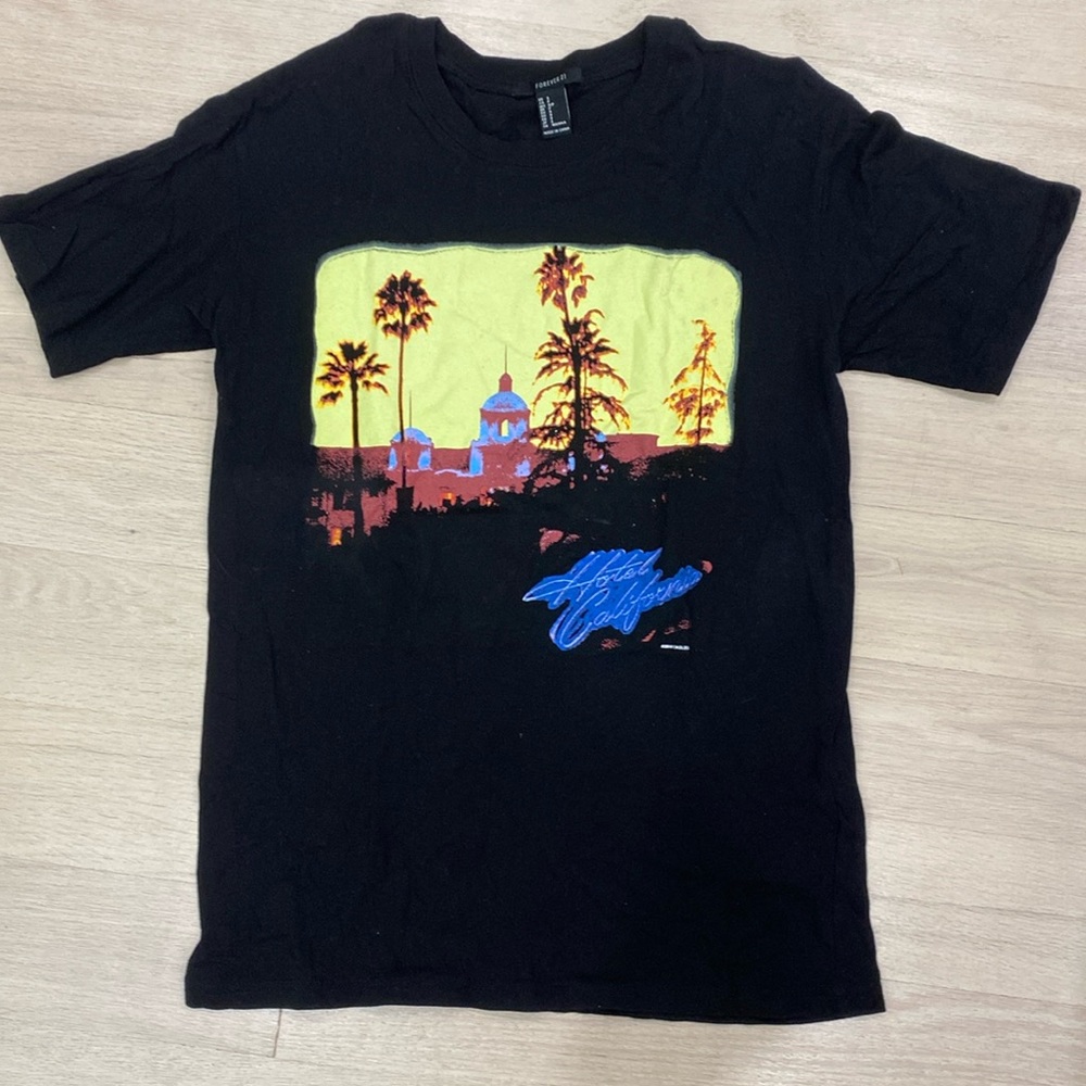 Forever 21 Hotel California Graphic Tee - Small
